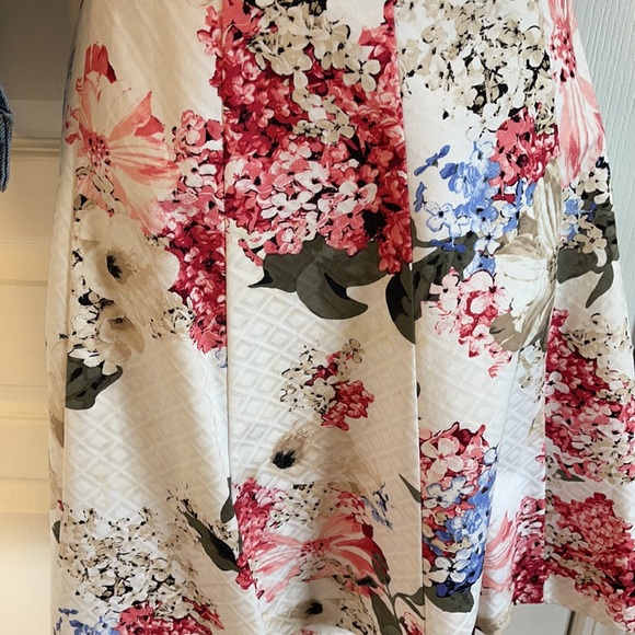 WHBM Floral A- Line skirt -NWOT - Picture 2 of 8